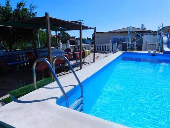 Foto 2 de Xalet en venda a Palomeque de 4 habitacions amb piscina i garatge