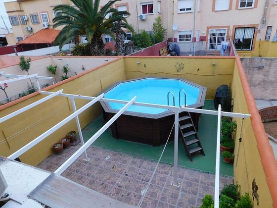 Foto 1 de Casa en venta en Chozas de Canales de 4 habitaciones con terraza y piscina