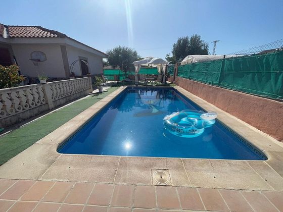 Foto 1 de Xalet en venda a Palomeque de 4 habitacions amb piscina i jardí