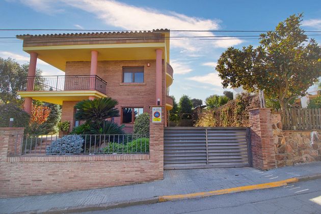 Foto 1 de Xalet en venda a Llinars del Valles de 4 habitacions amb terrassa i piscina