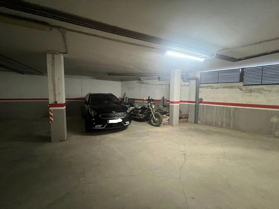 Foto 2 de Garaje en venta en calle Canoves de 22 m²