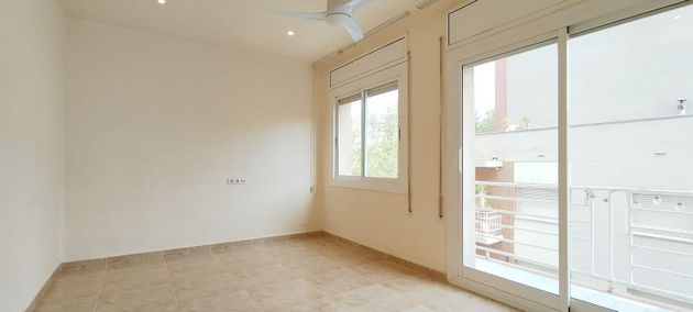 Foto 2 de Piso en venta en L'Hostal - Lledoner de 2 habitaciones con terraza y balcón