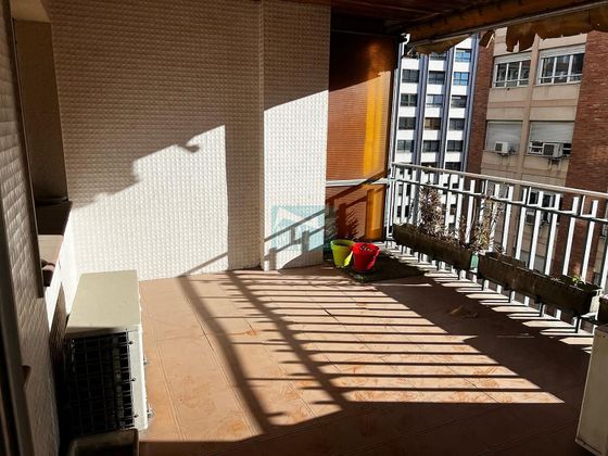 Foto 2 de Pis en venda a Plaza de Toros de 4 habitacions amb terrassa i garatge