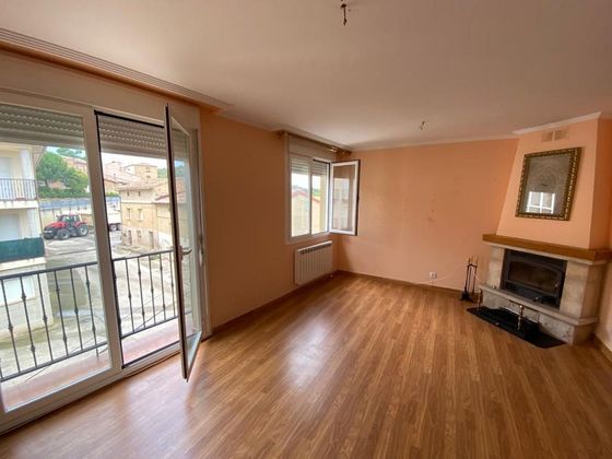 Foto 2 de Dúplex en venta en Baños de Rioja de 3 habitaciones con garaje y balcón