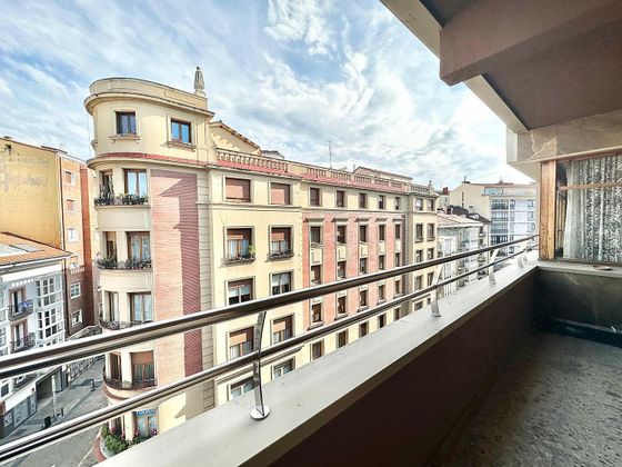 Foto 2 de Pis en venda a calle Ramon Ortiz de Zarate de 5 habitacions amb terrassa i garatge