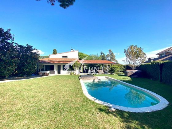 Foto 2 de Casa en venda a Cabrera de Mar de 4 habitacions amb terrassa i piscina