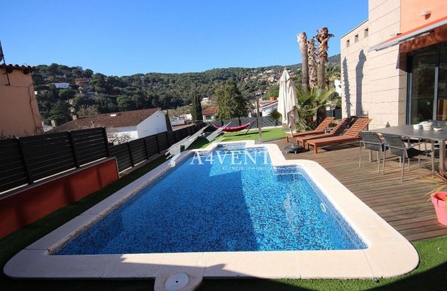 Foto 2 de Chalet en venta en Cabrils de 4 habitaciones con terraza y piscina