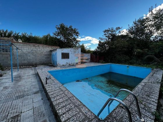 Foto 1 de Chalet en venta en Pinseque de 2 habitaciones con piscina y jardín