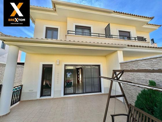 Foto 1 de Casa adossada en venda a La Alcayna de 4 habitacions amb terrassa i piscina