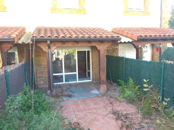 Foto 1 de Casa adossada en venda a barrio Del Bao de 4 habitacions amb terrassa i jardí