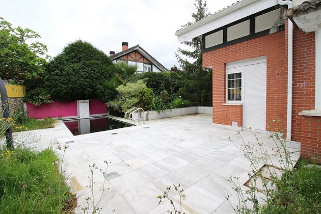 Foto 2 de Venta de chalet en Guriezo de 4 habitaciones con piscina y jardín