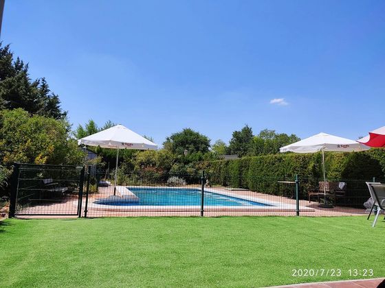 Foto 1 de Venta de chalet en Miguelturra de 4 habitaciones con terraza y piscina