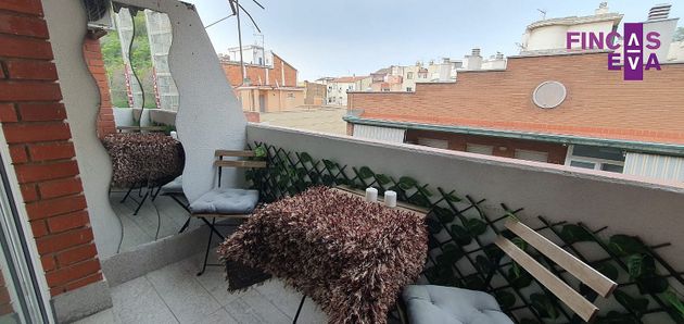 Foto 1 de Pis en venda a El Poble Sec - Parc de Montjuïc de 3 habitacions amb balcó i calefacció