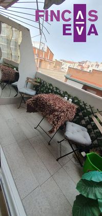 Foto 2 de Venta de piso en El Poble Sec - Parc de Montjuïc de 3 habitaciones con balcón y calefacción