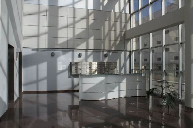 Foto 2 de Oficina en alquiler en ronda Narciso Monturiol con garaje y ascensor