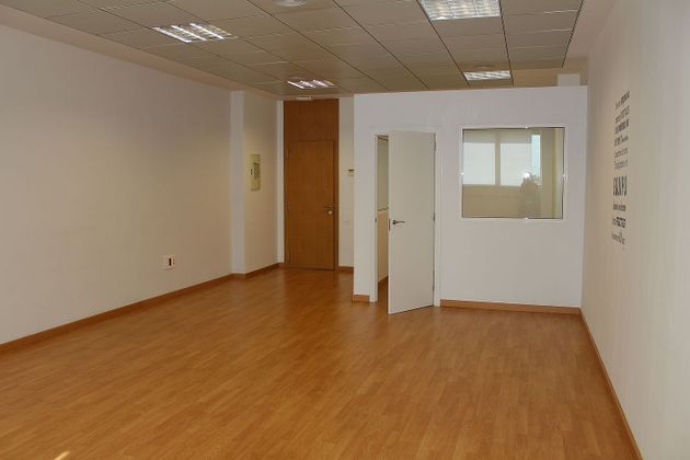 Foto 1 de Oficina en alquiler en ronda De Narcís Monturiol con garaje y ascensor