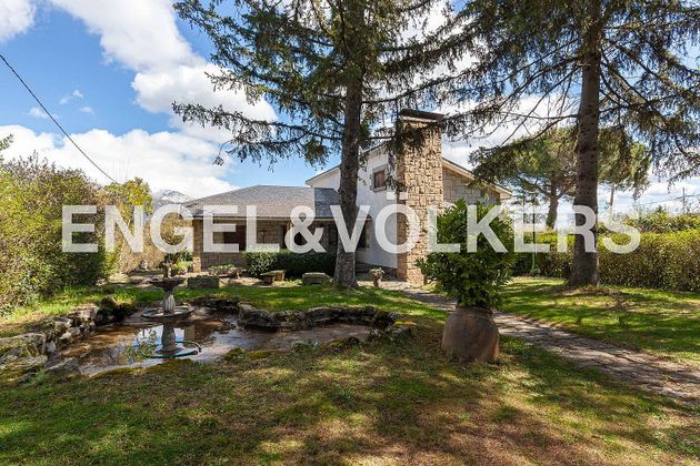 Foto 2 de Chalet en venta en Becerril de la Sierra de 4 habitaciones con terraza y piscina