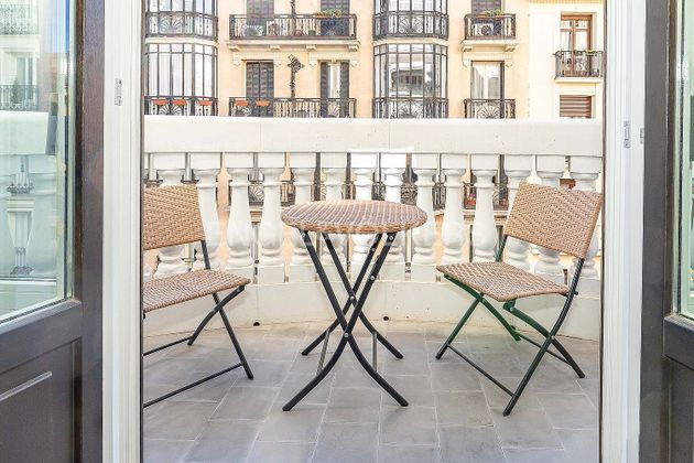 Foto 1 de Pis en lloguer a Jerónimos de 3 habitacions amb balcó i aire acondicionat