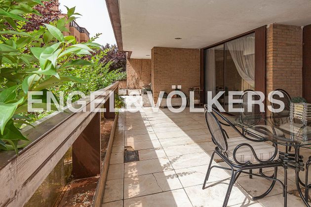 Foto 2 de Venta de piso en Piovera - Conde Orgaz de 5 habitaciones con terraza y piscina