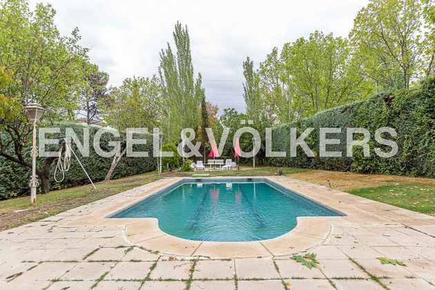 Foto 2 de Chalet en venta en El Bosque de 5 habitaciones con terraza y piscina