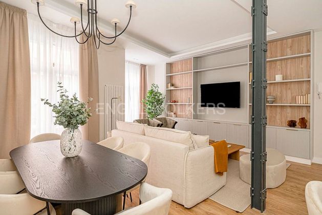 Foto 2 de Piso en venta en Sol de 2 habitaciones con balcón y aire acondicionado