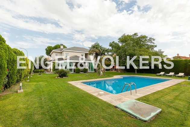 Foto 1 de Xalet en venda a Fuente el Saz de Jarama de 6 habitacions amb piscina i garatge