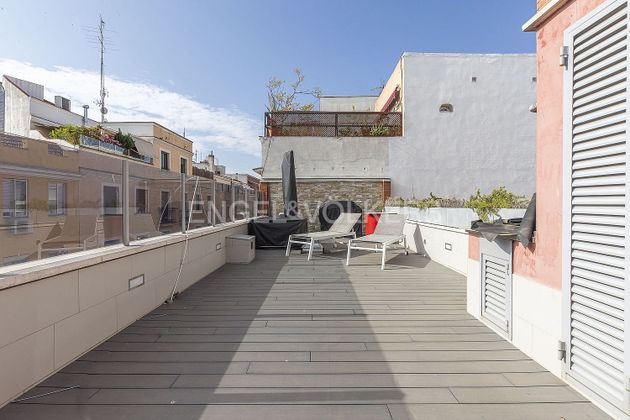 Foto 1 de Àtic en venda a Fuente del Berro de 2 habitacions amb terrassa i aire acondicionat