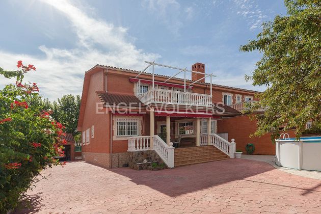Foto 1 de Casa en venda a Peñas Albas de 5 habitacions amb terrassa i piscina