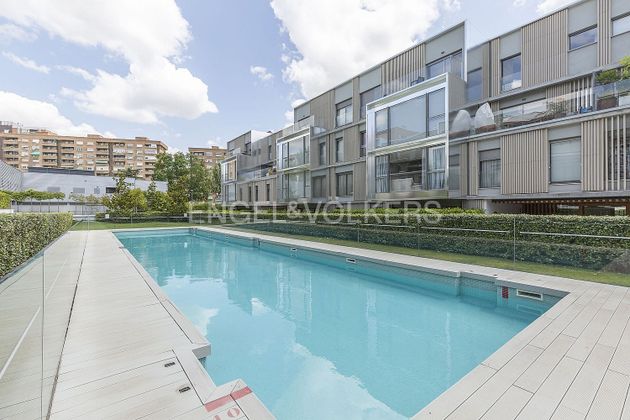 Foto 1 de Piso en venta en Adelfas de 3 habitaciones con terraza y piscina