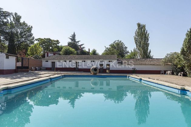 Foto 1 de Chalet en venta en Valdeolmos de 4 habitaciones con terraza y piscina