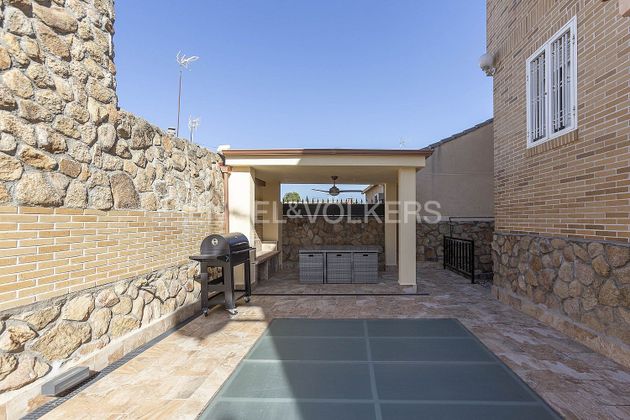 Foto 1 de Venta de chalet en Zona Pueblo de 4 habitaciones con piscina y garaje