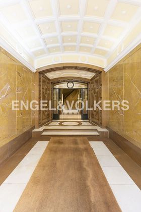 Foto 1 de Pis en venda a Cortes - Huertas de 10 habitacions amb ascensor