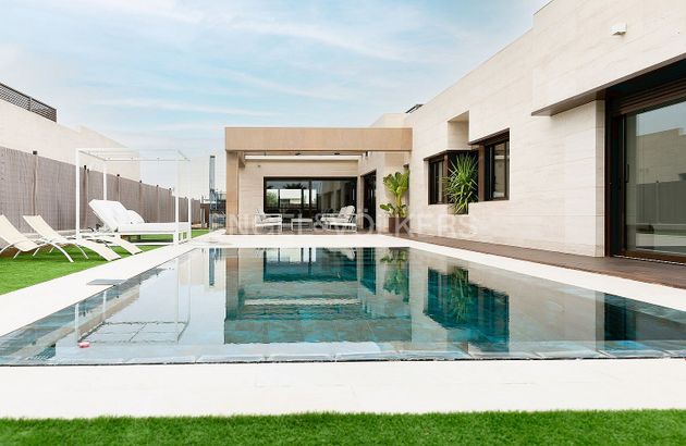 Foto 1 de Xalet en venda a Golf - El Carralero de 4 habitacions amb piscina i garatge