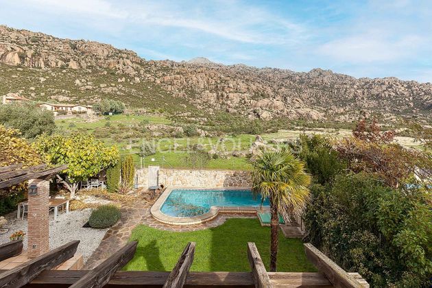 Foto 2 de Xalet en venda a Manzanares el Real de 4 habitacions amb garatge i jardí