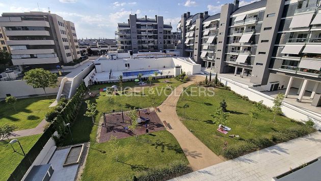 Foto 1 de Ático en alquiler en Rivas Urbanizaciones de 4 habitaciones con terraza y piscina