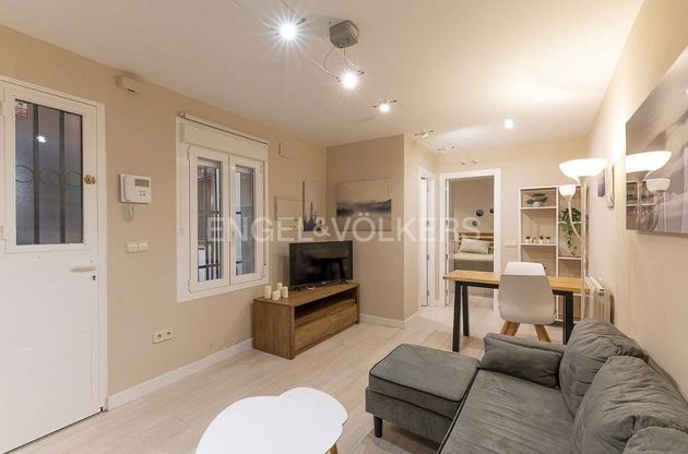Foto 1 de Alquiler de piso en Embajadores - Lavapiés de 1 habitación con muebles y aire acondicionado