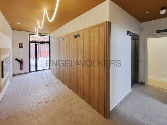 Foto 1 de Pis en lloguer a Puerta del Ángel de 1 habitació amb terrassa i mobles