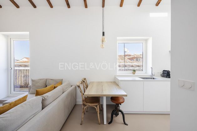 Foto 1 de Dúplex en alquiler en Sol de 2 habitaciones con terraza y muebles