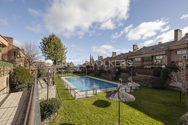 Foto 2 de Casa en alquiler en El Burgo de 4 habitaciones con piscina y garaje