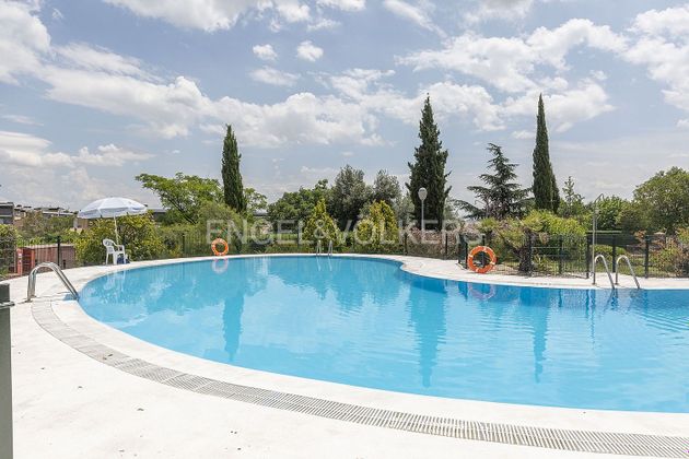 Foto 2 de Casa en venta en El Encinar de los Reyes de 4 habitaciones con terraza y piscina