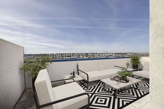Foto 1 de Estudi en venda a La Hoya - Moscatelares amb terrassa i piscina
