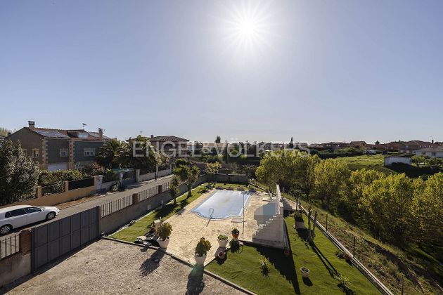 Foto 2 de Chalet en venta en Casar (El) de 5 habitaciones con terraza y piscina