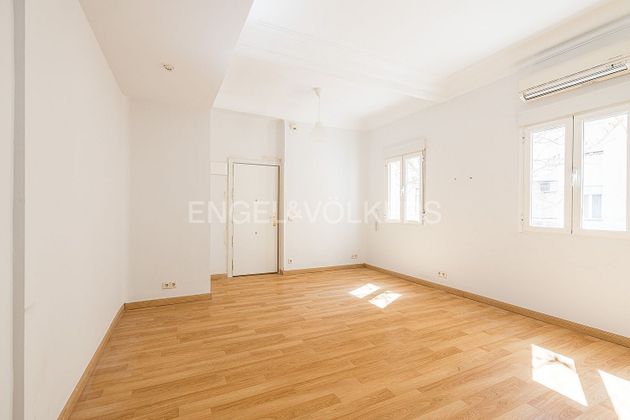 Foto 1 de Piso en alquiler en Castellana de 2 habitaciones con terraza y aire acondicionado