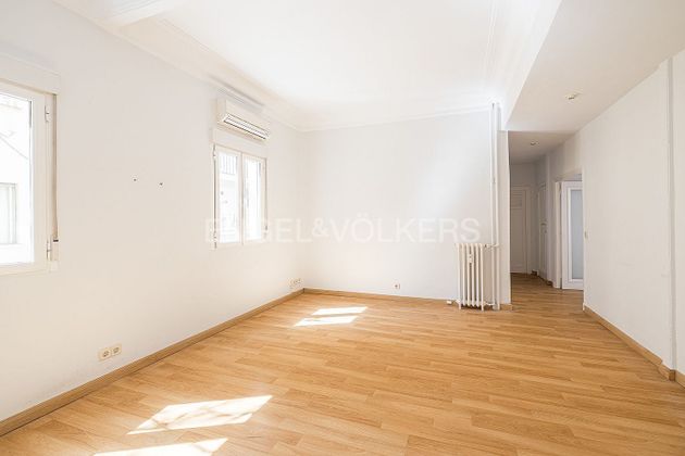 Foto 2 de Piso en alquiler en Castellana de 2 habitaciones con terraza y aire acondicionado
