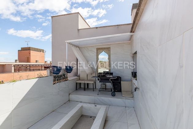 Foto 1 de Àtic en venda a Alameda de Osuna de 2 habitacions amb terrassa i garatge