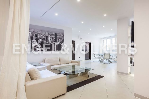 Foto 1 de Alquiler de piso en Bernabéu - Hispanoamérica de 2 habitaciones con muebles y aire acondicionado
