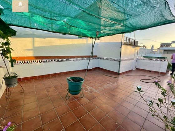 Foto 2 de Venta de casa adosada en Coria del Río de 3 habitaciones con terraza y balcón