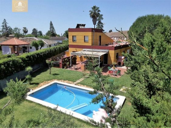 Foto 1 de Xalet en venda a Palomares del Río de 6 habitacions amb terrassa i piscina