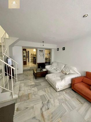 Foto 2 de Casa en venta en Gines de 3 habitaciones con terraza y aire acondicionado