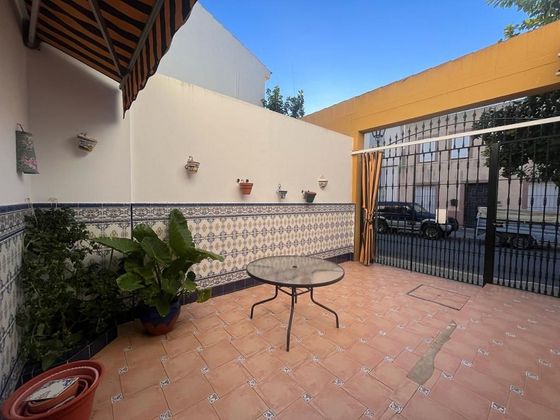 Foto 2 de Casa en venda a calle Virgen de la Estrella de 4 habitacions amb terrassa i jardí